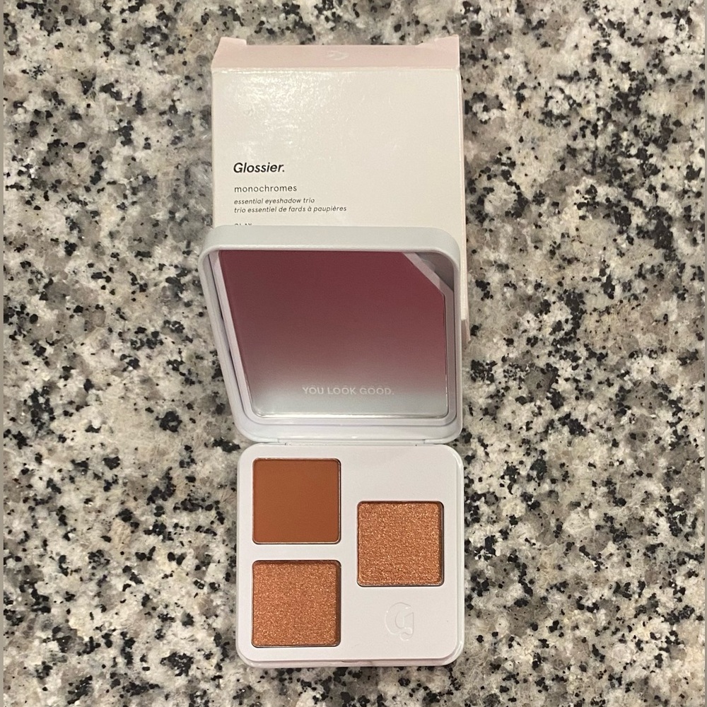 Glossier Eyeshadow Trio Monochromes Clay - Picture 5 of 11